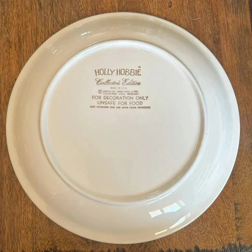 Holly Hobbie collectors plate 10”diameter EUC - Picture 3 of 4
